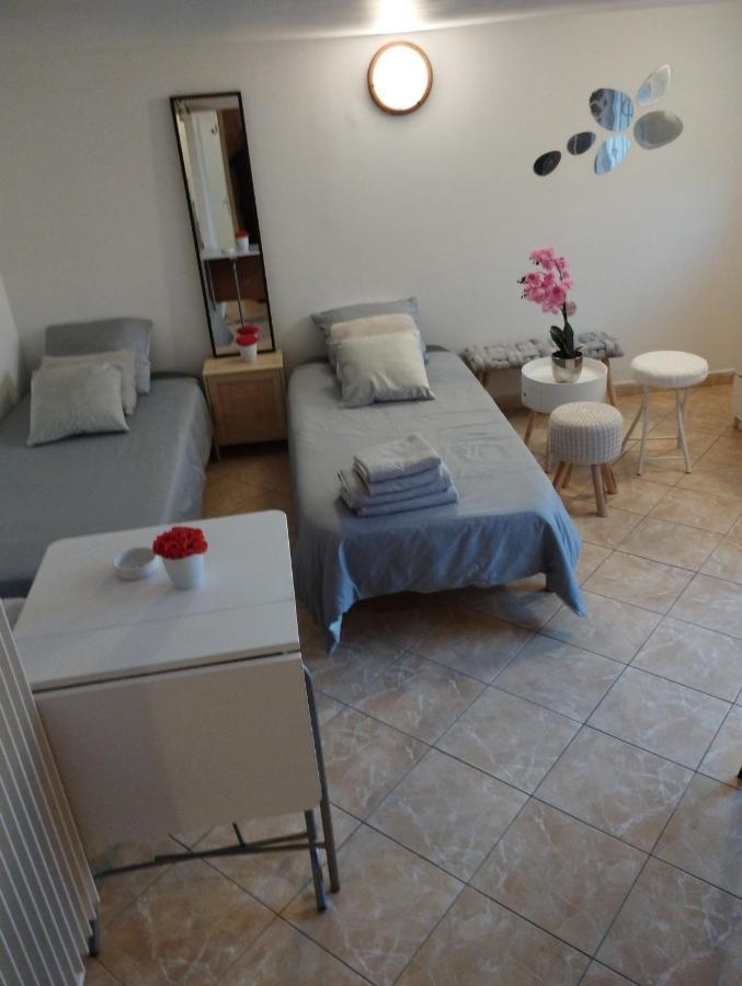 Studio Meuble Avec Piscine Partagee La Ferté-Gaucher 외부 사진
